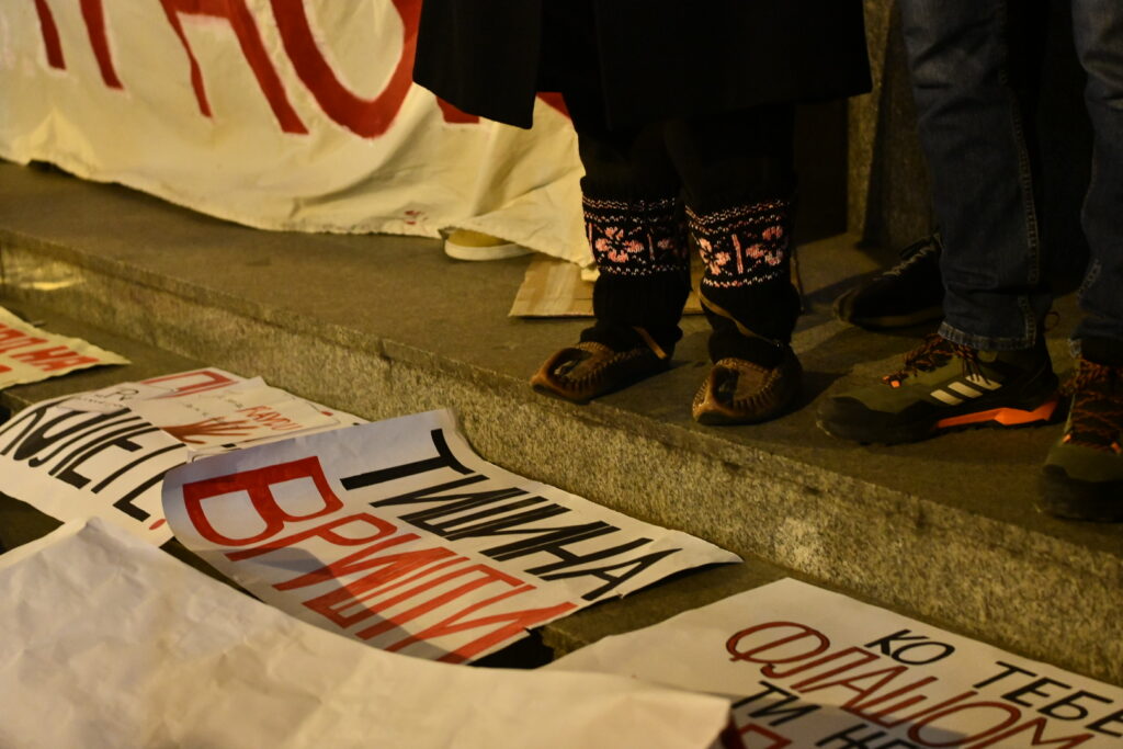 Beograd 14. januar 2025. Protest ispred Pravnog fakulteta u znak podrske studentima koji su sinoc napadnuti na Pravnom fakultetu, studenti, protest "Mi smo za PRAVDU. I, šta ćemo sad?"  Foto:Vesna Lalić/Nova.rs