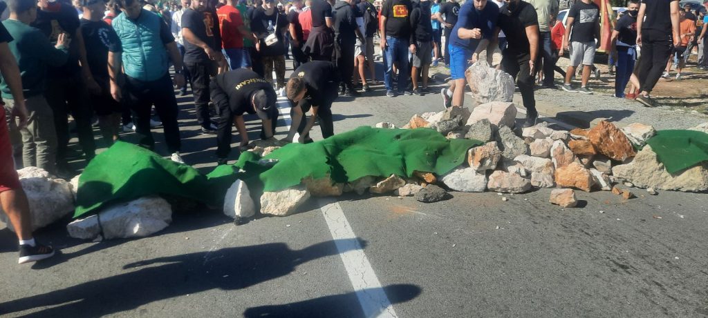 Crna Gora, Cetinje, 04.09.2021. Kamenje na putu, kamenje, kamenice, dan pred ustoličenje mitropolita Joanikija Foto: Nova.rs