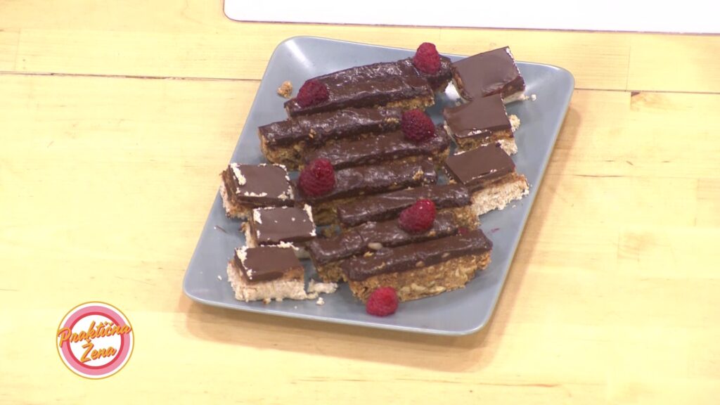 Praktična žena - Sirovi kolač sa orašastim plodovima i urmama i Karamel kolač Pscreen01