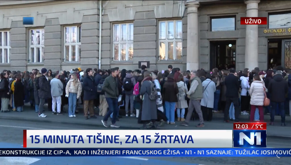 15 minuta ćutanja za poginule u novom sadu ispred filozofskog fakulteta