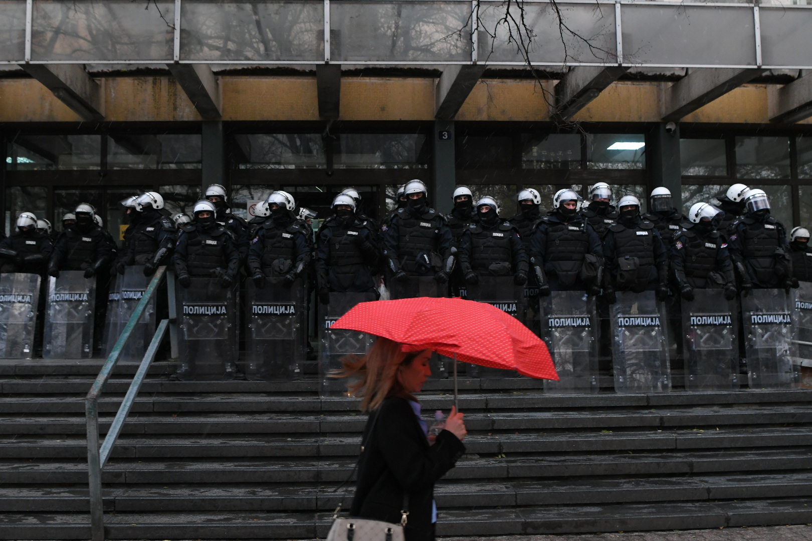 Novi Sad 21.11.2024. Blokada suda III dan, treci dan, opozicija blokira ulaz u sud u novom sadu Foto: Amir Hamzagić/Nova.rs