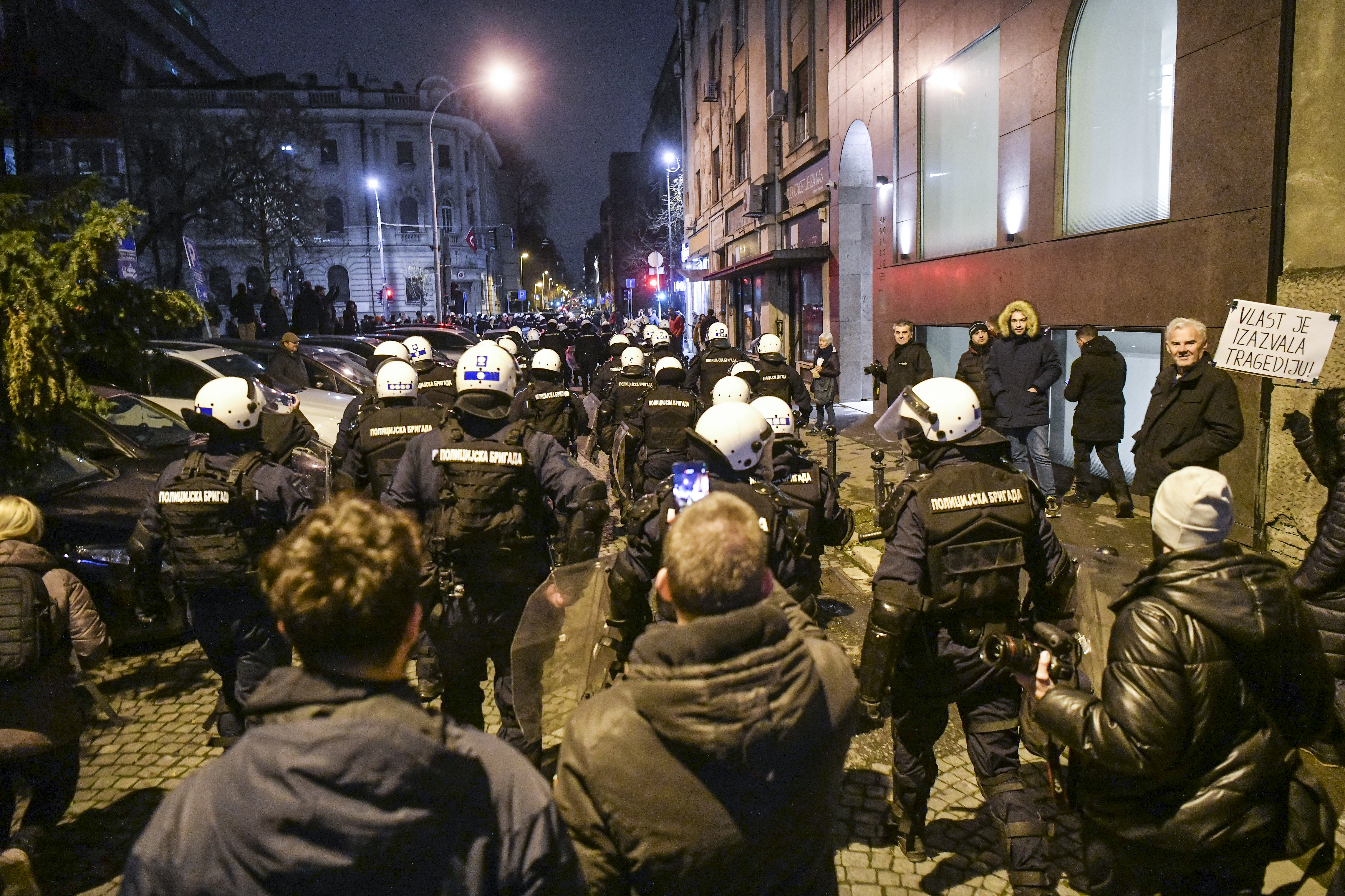 Beograd 11. decembar 2024. Studenti organizacije „Mladi borba“ protest ispred Predsedništva povodom obraćanja predsednika Srbije policija policijska brigada Foto:Goran Srdanov/Nova.rs