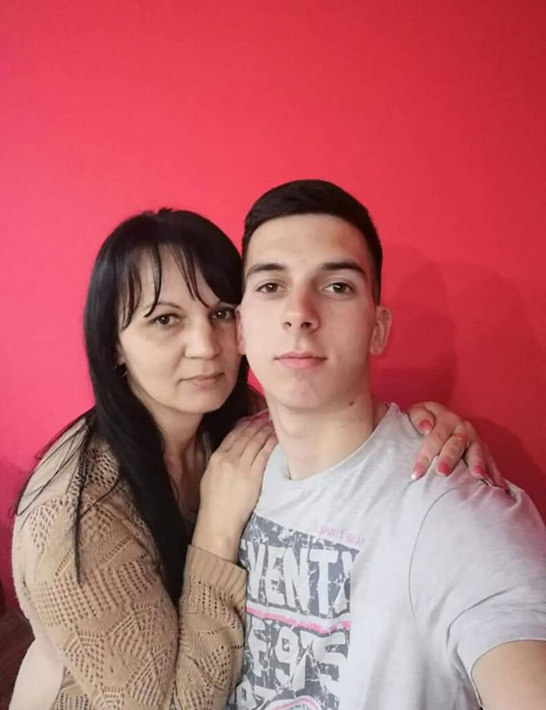 Foto: Privatna arhiva/Ustupljene fotografije
Dalibor Todorović, Suzana Ranković sestra, Danijela Todorović, Dubona, masakrFoto: Privatna arhiva/Ustupljene fotografije
Dalibor Todorović, Suzana Ranković sestra, Danijela Todorović, Dubona, masakr