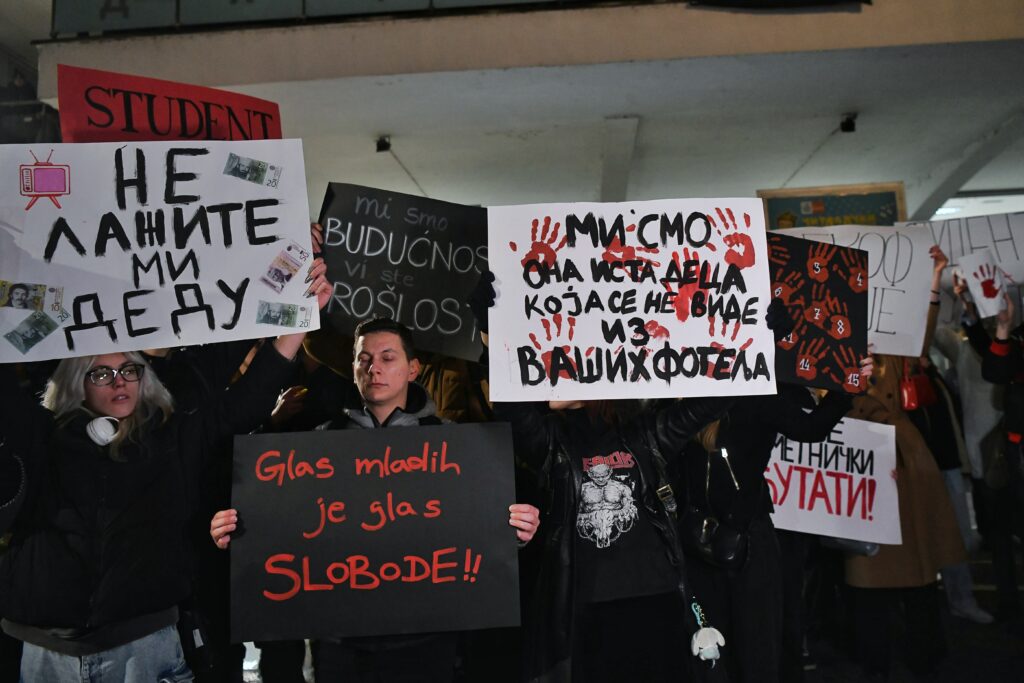 1734028287-Protest-studenata-ispred-RTS-121224-Foto-Goran-Srdanov-6-1024x683.jpg