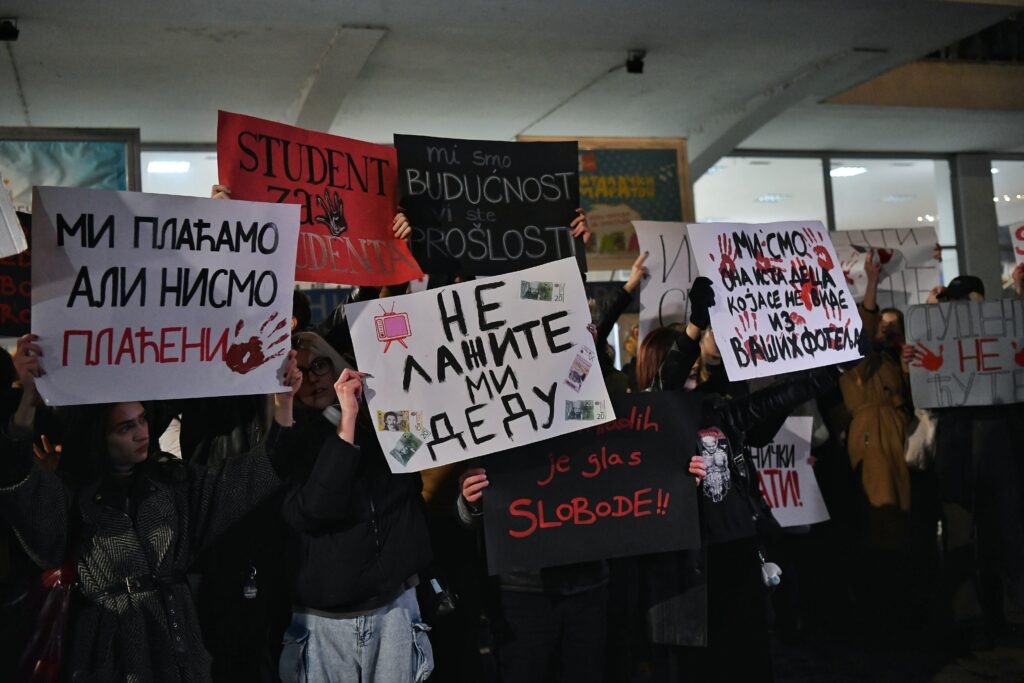 1734028223-Protest-studenata-ispred-RTS-121224-Foto-Goran-Srdanov-4-1024x683.jpg