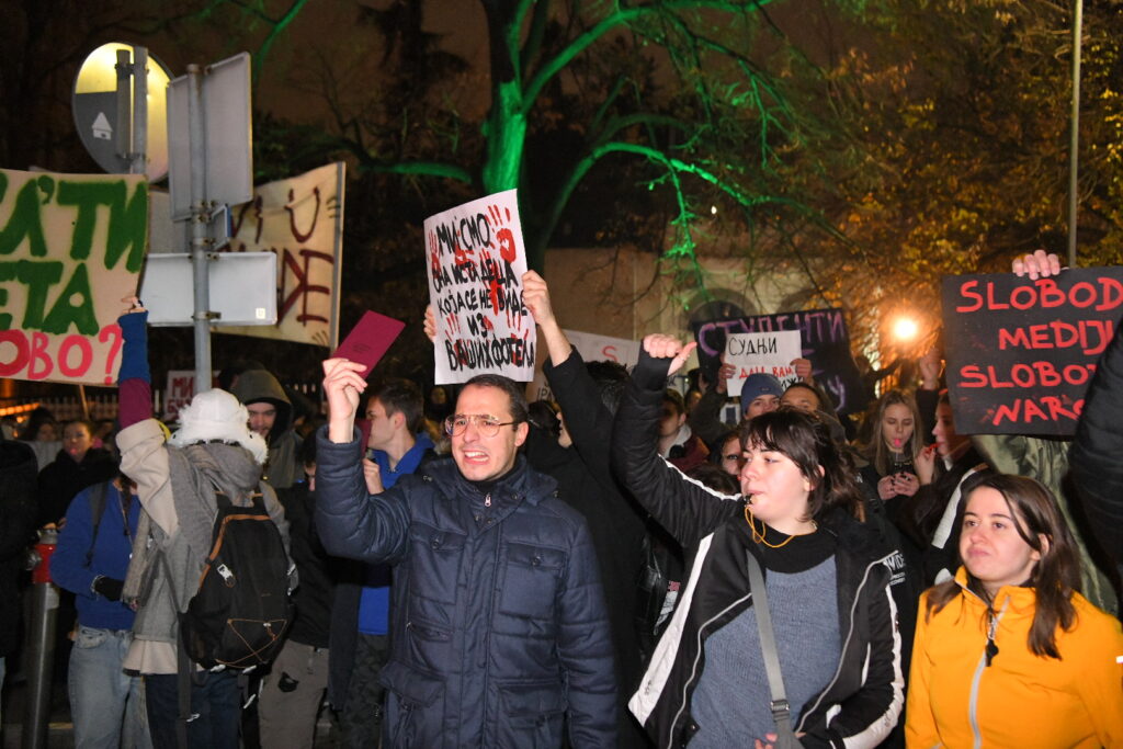 1734028988-Protest-studenata-ispred-RTS-121224-Foto-Amir-Hamzagic-34-1024x683.jpg