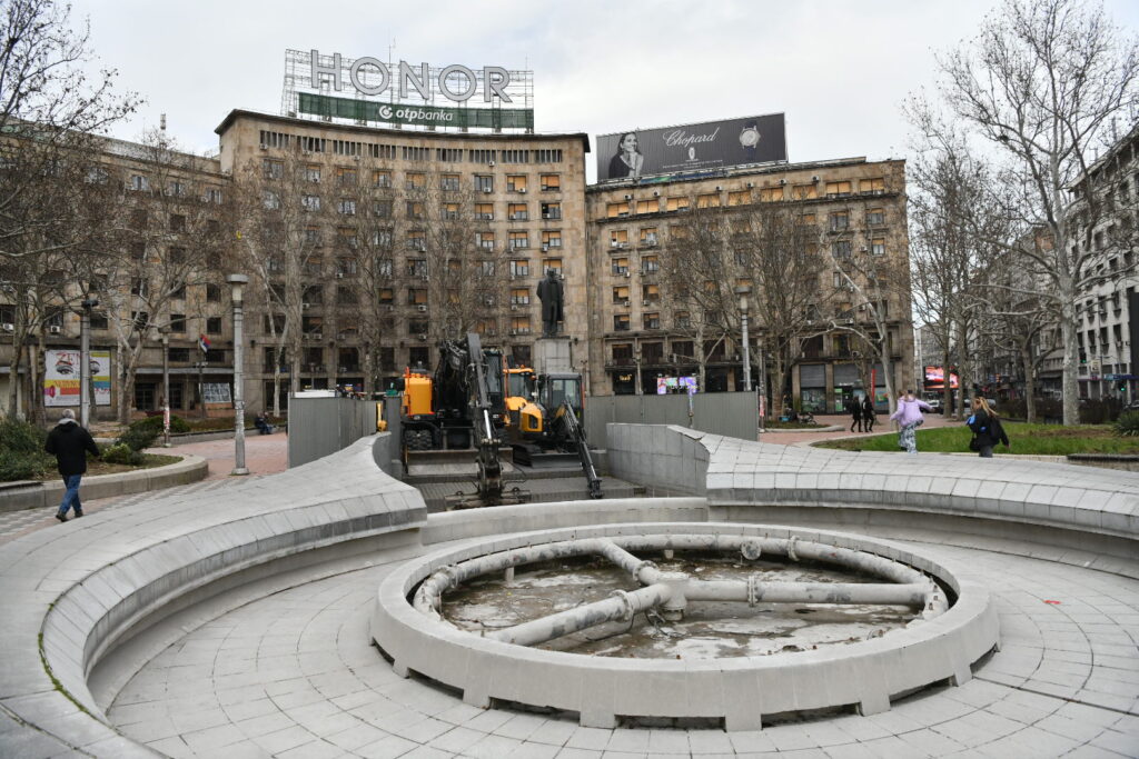 Beograd 25.02.2024. Trg Nikole Pašića, uklajanje česme, trga, uklanjanje fontane rušenje trga Foto: Vesna Lalić/Nova.rs