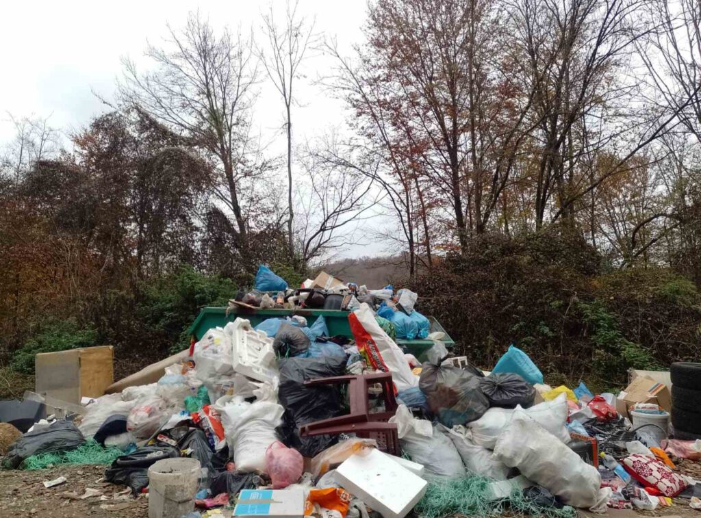 Užice. Lužnička dolina zatrpana smećem, smeće, đubre, djubre, otpad Foto: Slavica Panić/Nova.rs