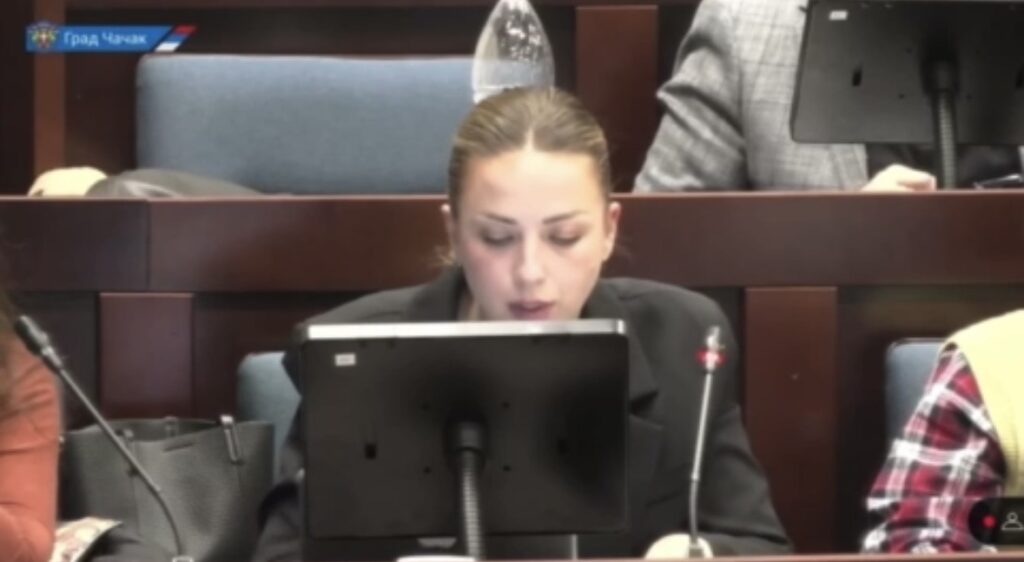 Čačani piju vodu sa crvima , u ZZJZ kažu da nije štetno po zdravlje ljudi
ovaj spektakl poslala Ljubica Sokić