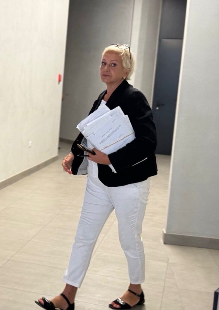 Tuziteljka Danijela Kljajić, sudjenje inspektorima Milanu Isakovu i Milošu Vešoviću, privatna arhiva