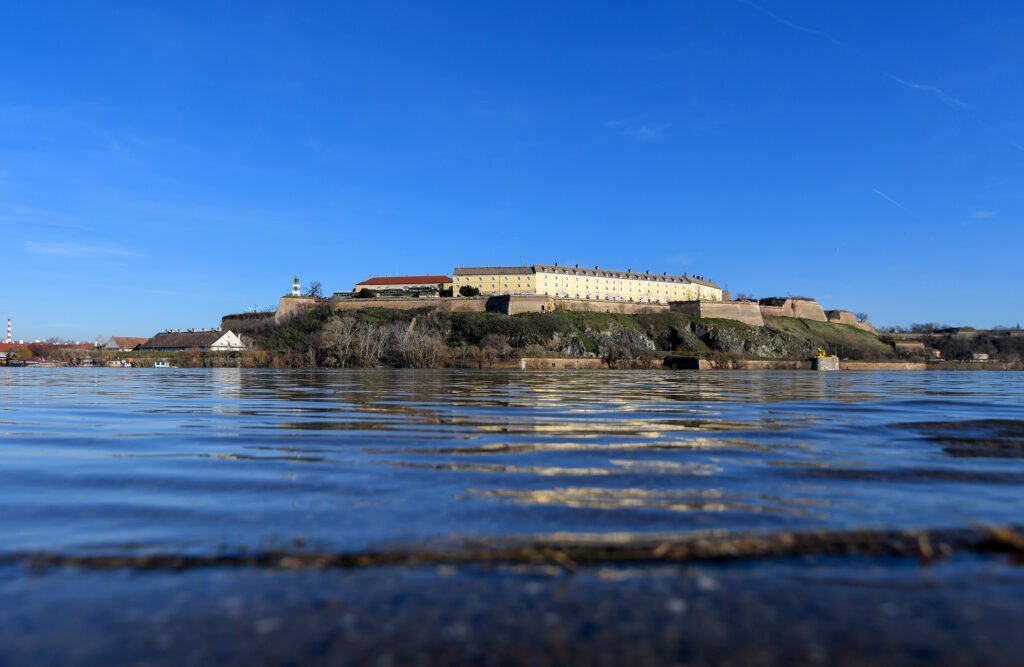 1704296199-Novi-Sad_visok-vodostaj-Dunava-foto-Nenad-Mihajlovic_-10-1024x667.jpg