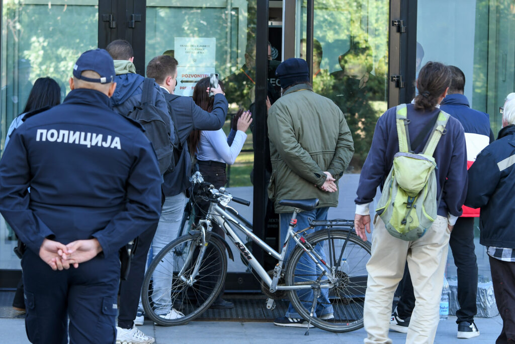 1727076477-NOVI-SAD_PROTEST-STUDENATA-ISPRED-REKTORATA_236-1024x683.jpg