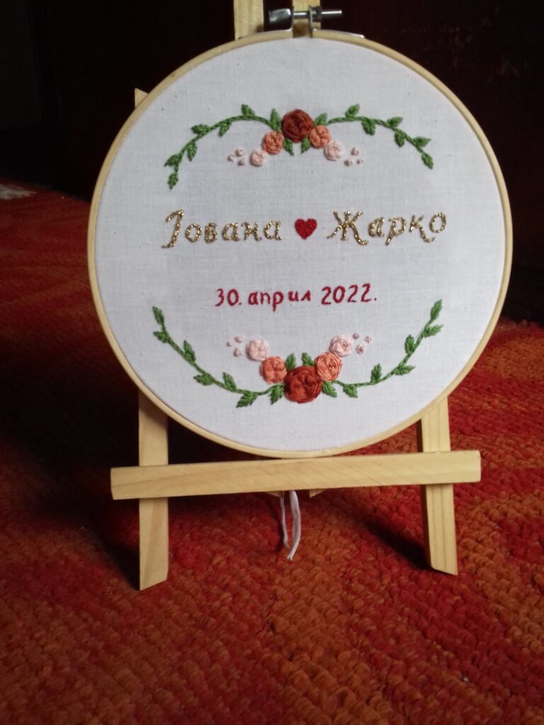 Mlada Čačanka je filozof i budući psiholog sa neobičnim umeničkim talentima, Ana Lučić