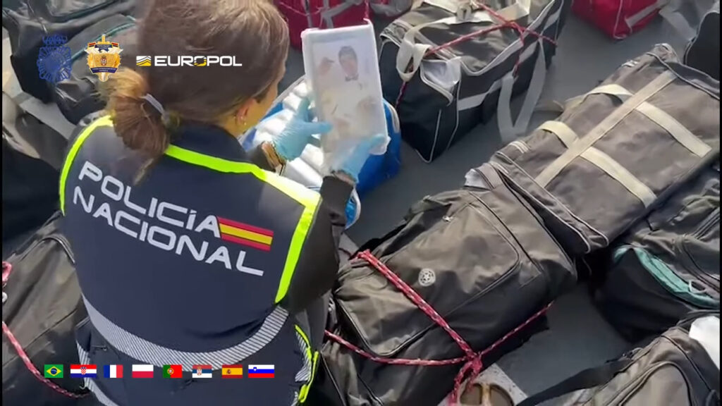 Zaplena 2,7 tone kokaina u Atlantskom okeatu