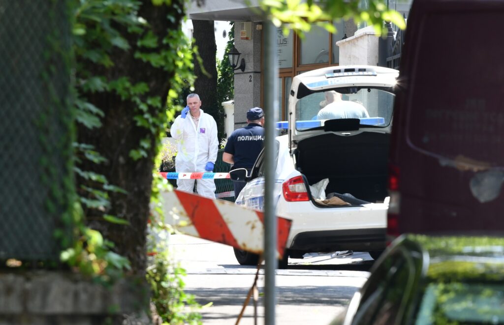 Izraelska ambasada, 
Beograd 29. jun 2024. Napad ispred ambasade, nepoznato lice pucalo je iz samostrela u pripadnika Žandarmerije koji je bio na dužnosti obezbeđenja ambasade Izraela policija specijalna policija Foto:Vesna Lalić/Nova.rs