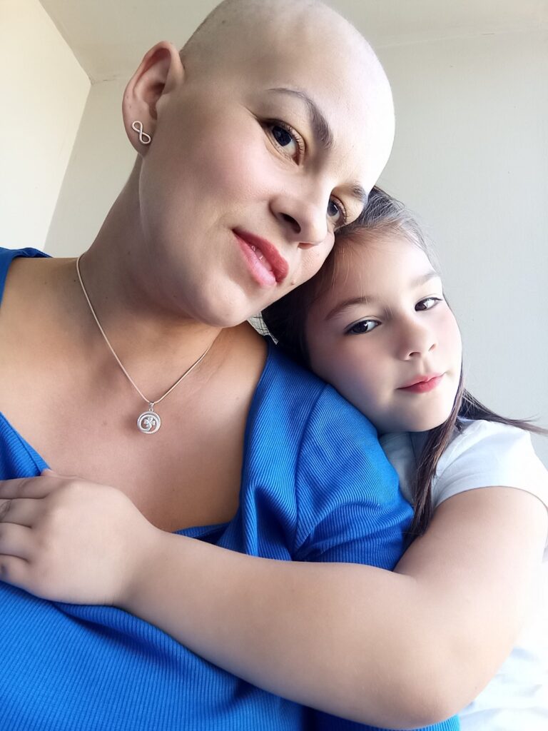 Marija Petronijević  umire od leukemije i nada se donoru kostne srži, dok joj je mlađa ćerkica u bolnici gde čeka dijagnozu , Leukemija