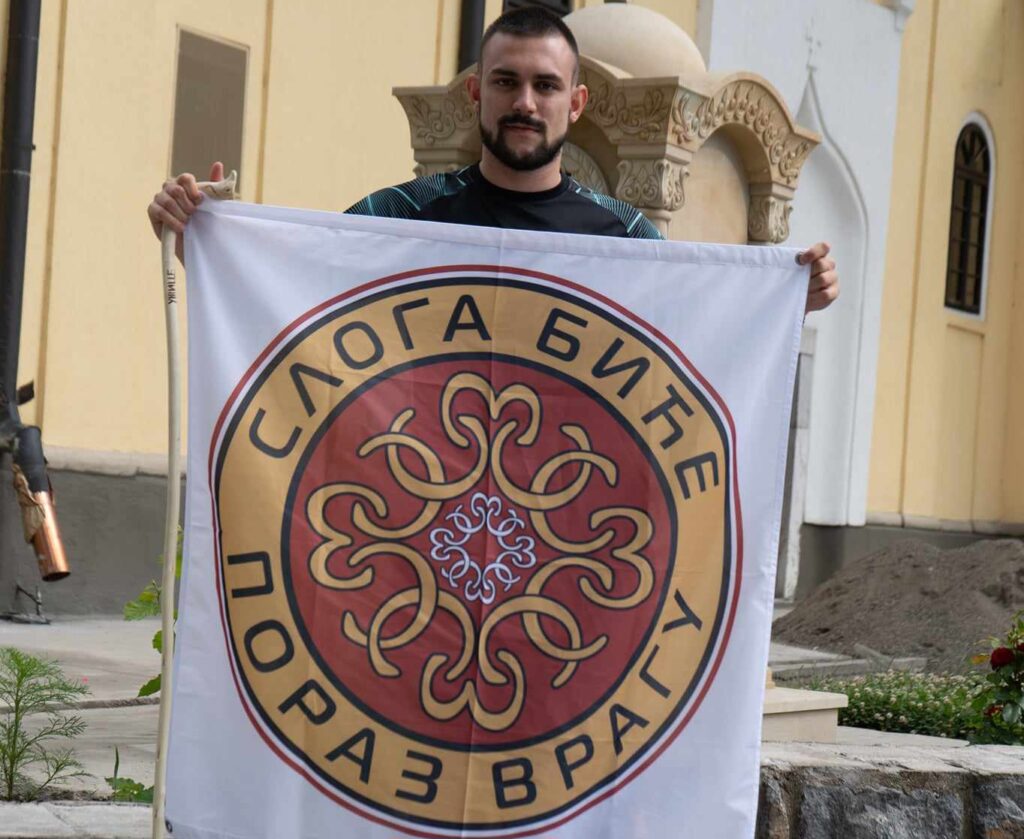 Željko Jelisavčić iz Užica na hodočašću ka Ostrogu da bi pomogao sedmočlanoj srpskoj porodici Marinković
iz okoline Skoplja,