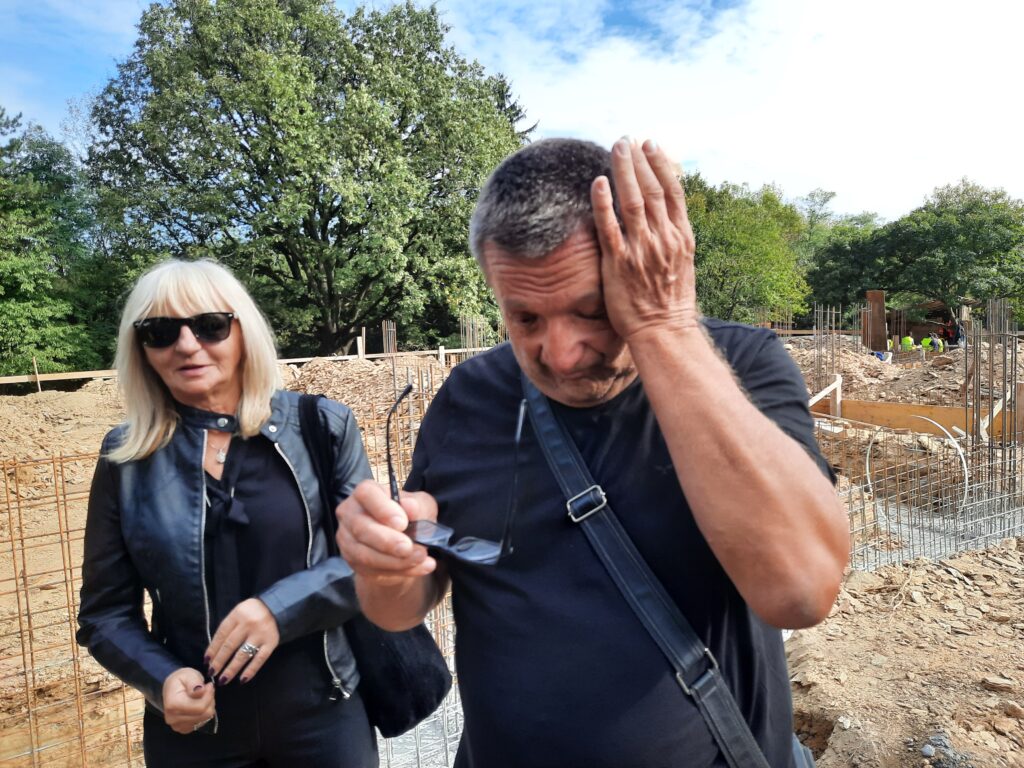 Kragujevac Bešnjaja 06. oktobar 2023. Kamen temeljac za novo odmaralište, donator donatora sredstava Slavoljub Milanović otac Bogdana Milanovića Kragujevčanina koji je 2019. godine preminuo od posledica kancera Foto:Aleksandra Petrović/Nova.rs