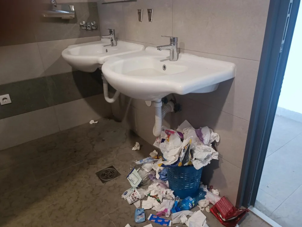 Sremski Karlovci, nova železnička stanica, smeće, ruglo Foto: Danas/A.L