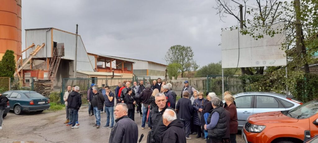 Čačak. Treća noć blokade transfer stanice kod Čačka. Meštani Atenice i Kulinovačkog polja Foto: Privatna arhiva