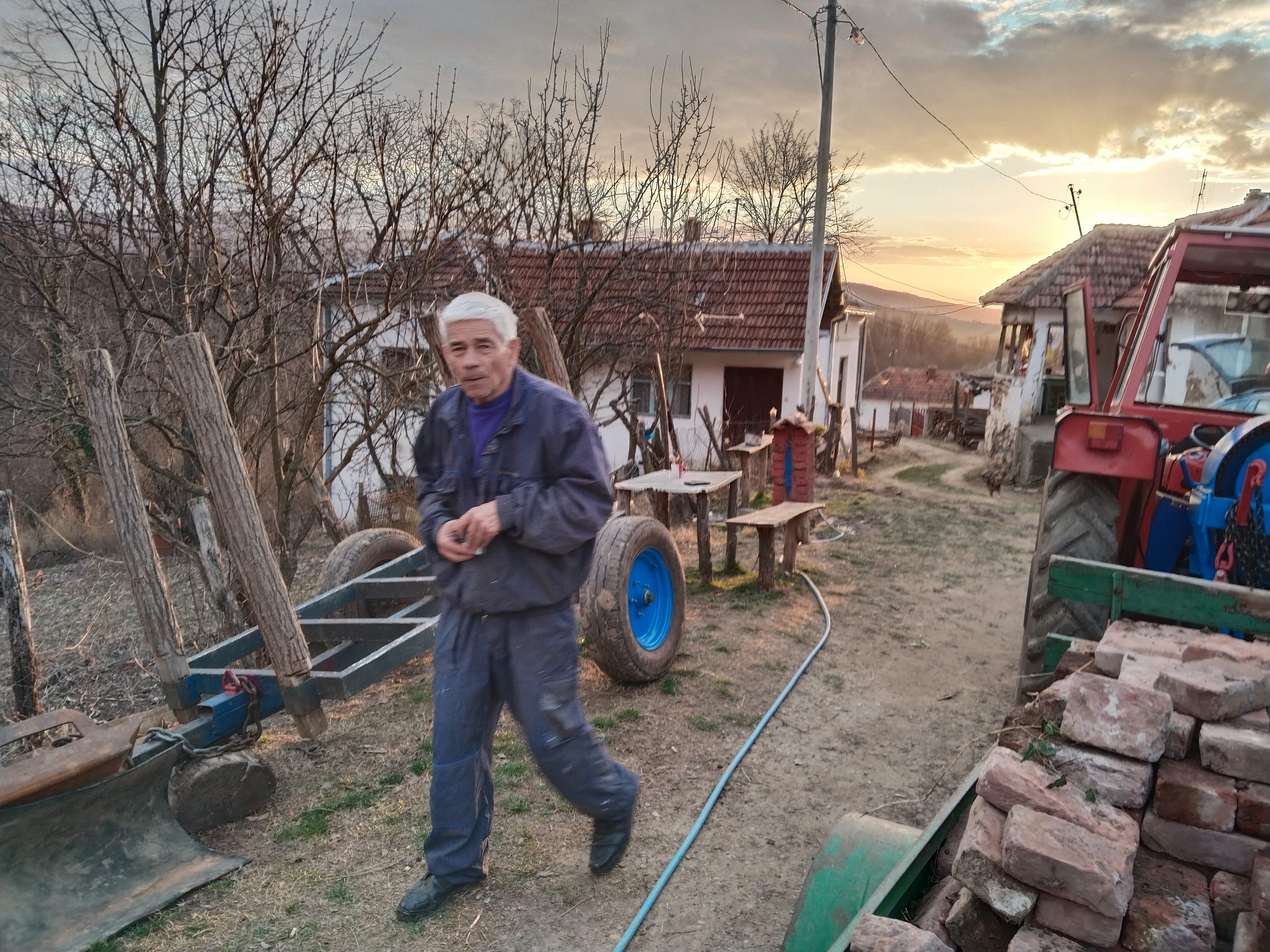 Osamdesetogodišnja Ž.G. (80) iz Čagrovca kraj Gadžinog Hana zadobila je opekotine na preko 80 odsto svog tela u požaru koji je jutros zahvatio njenu kuću, saznajemo u Univerzitetskom kliničkom centru u Nišu.
