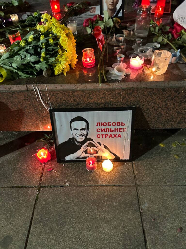 Podgorica, paljenje sveća za Navaljnog, Aleksej Navaljni, sveće Foto: Privatna arhiva