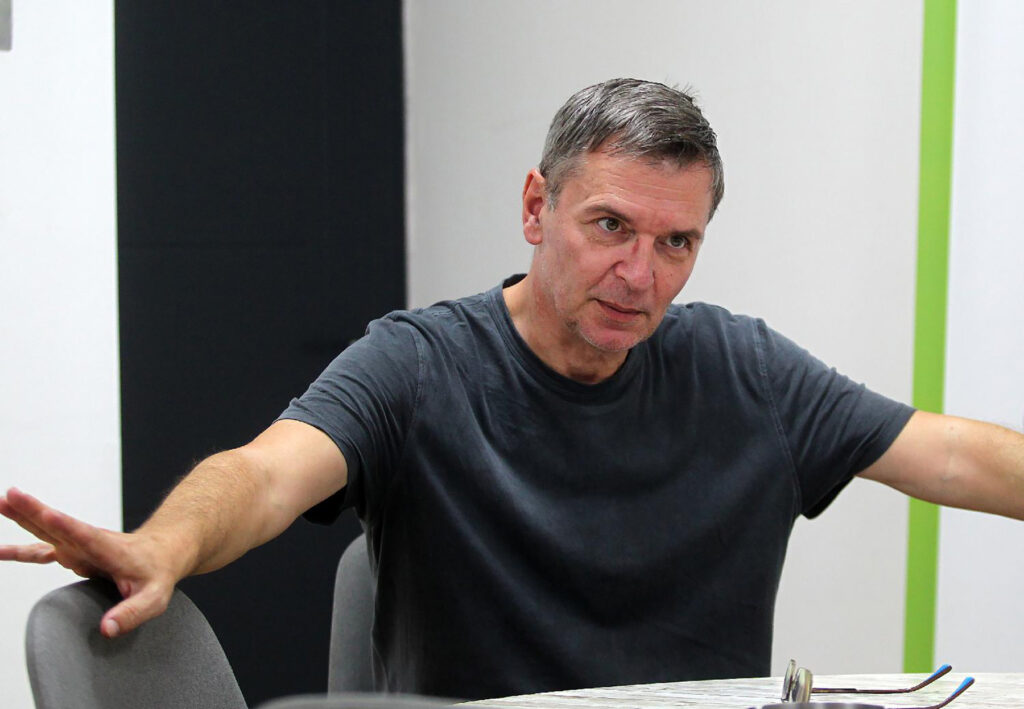 Mesto: Beograd
Datum: Fri Aug 02 17:29:09 CEST 2024
Dogadjaj: POLITIKA - izjava narodnog poslanika Ekološkog ustanka Aleksandra Jovanovića Ćute Novinskoj agenciji FONET 
Fotoreporter: Aleksandar Barda
Ličnosti: Aleksandar Jovanović Ćuta
Izvor: FoNet