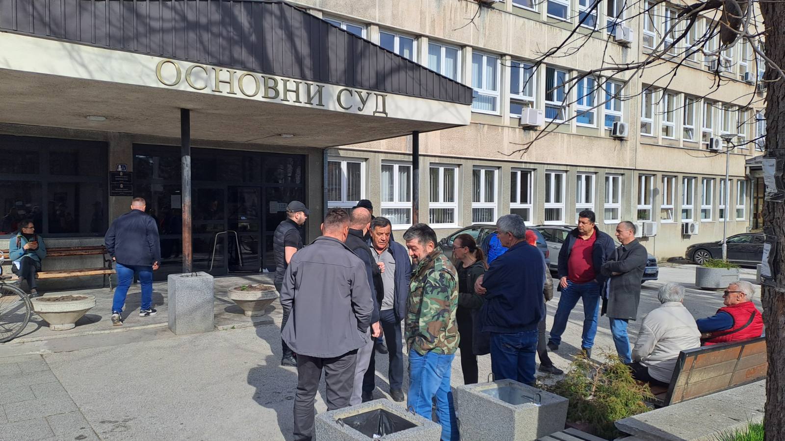 Protest ispred suda zbog neisplaćene zemlje za auto - put (3)