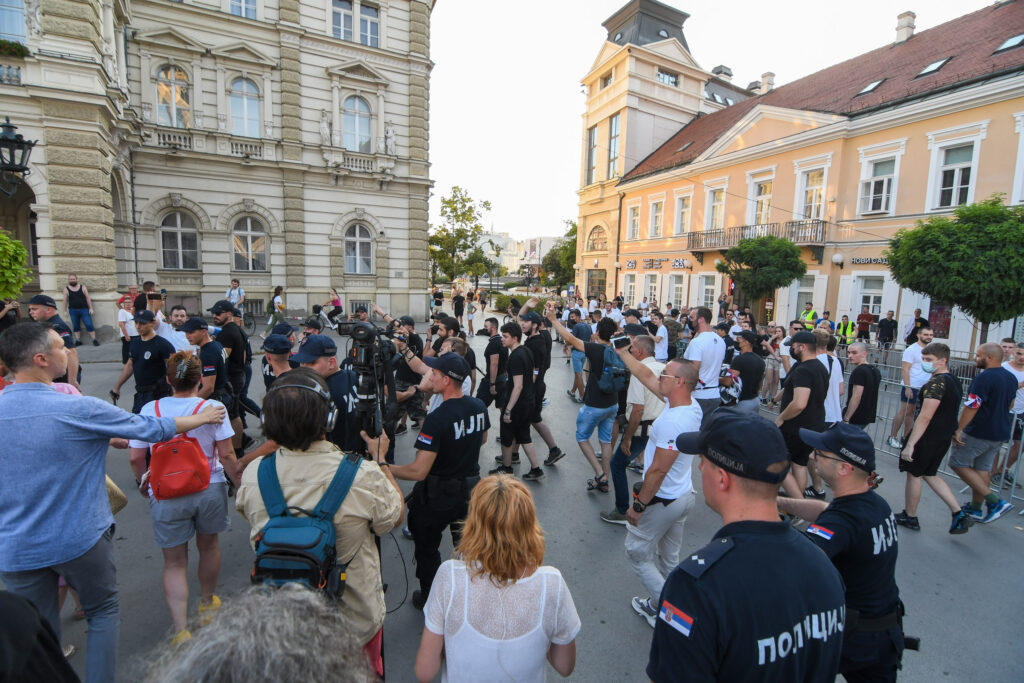 Novi Sad 11. jul .2024. Sukob desnicara i antifasista zbog najave desnicarske organizacije Srpki Soko da obeleze dan pobede u Srebrenici interventna policija IJP Foto:Nenad Mihajlović/Nova.rs