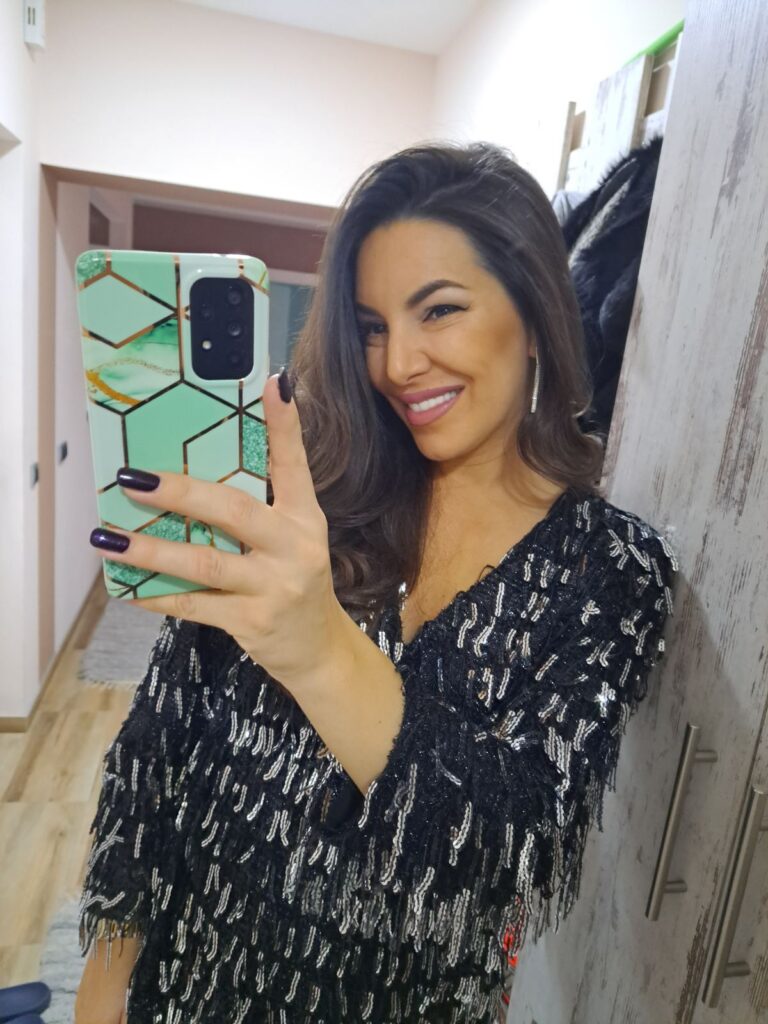 Ivana transplantacija, 
Ivana je pre 5 godina prošla transplantaciju i dobila novu jetru, a sad čeka bebu  Ivana Joksić