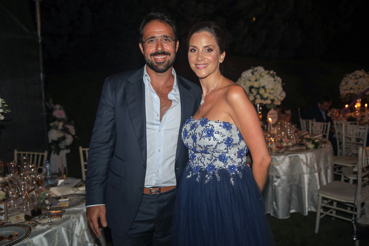 srbija_beograd_-_vencanje_kari__156701__photo_E-Stock_aleksandar_nalbantjan