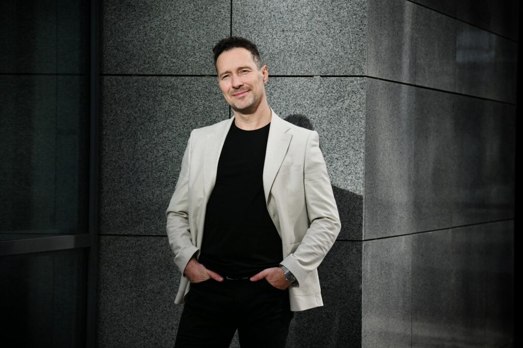 Beograd 03. oktobar 2024. Nenad Jovanović Blizanac pevač, vokalni solista, istpovest, intervju Foto:Vesna Lalić/Nova.rs