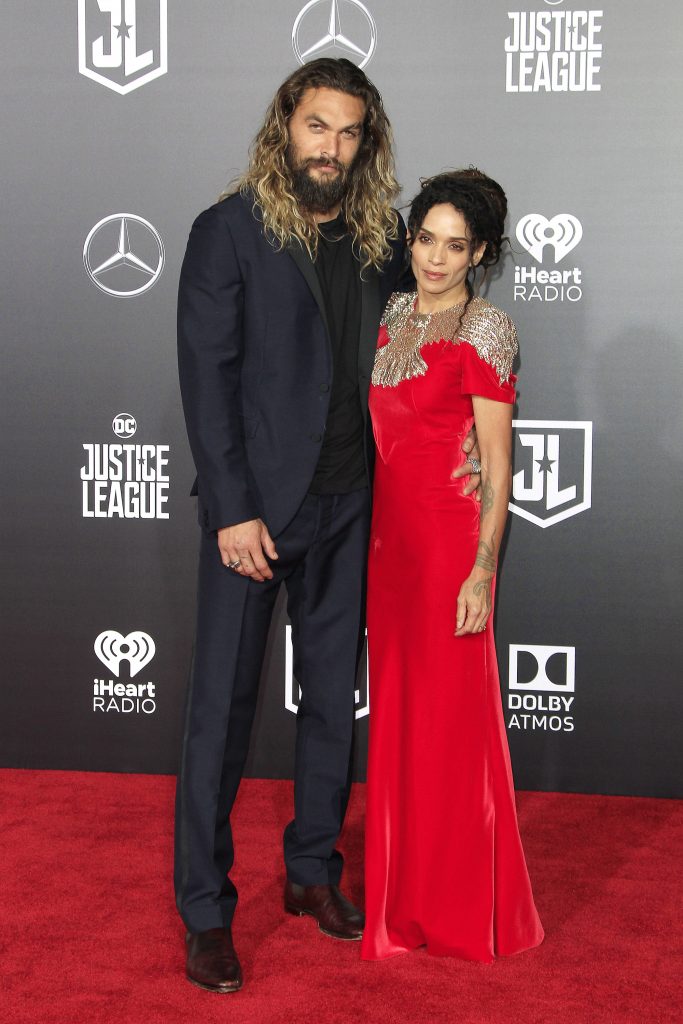 1631112388-liza-bone-dzejson-momoa-foto-EPA-EFE-NINA-PROMMER-683x1024.jpg