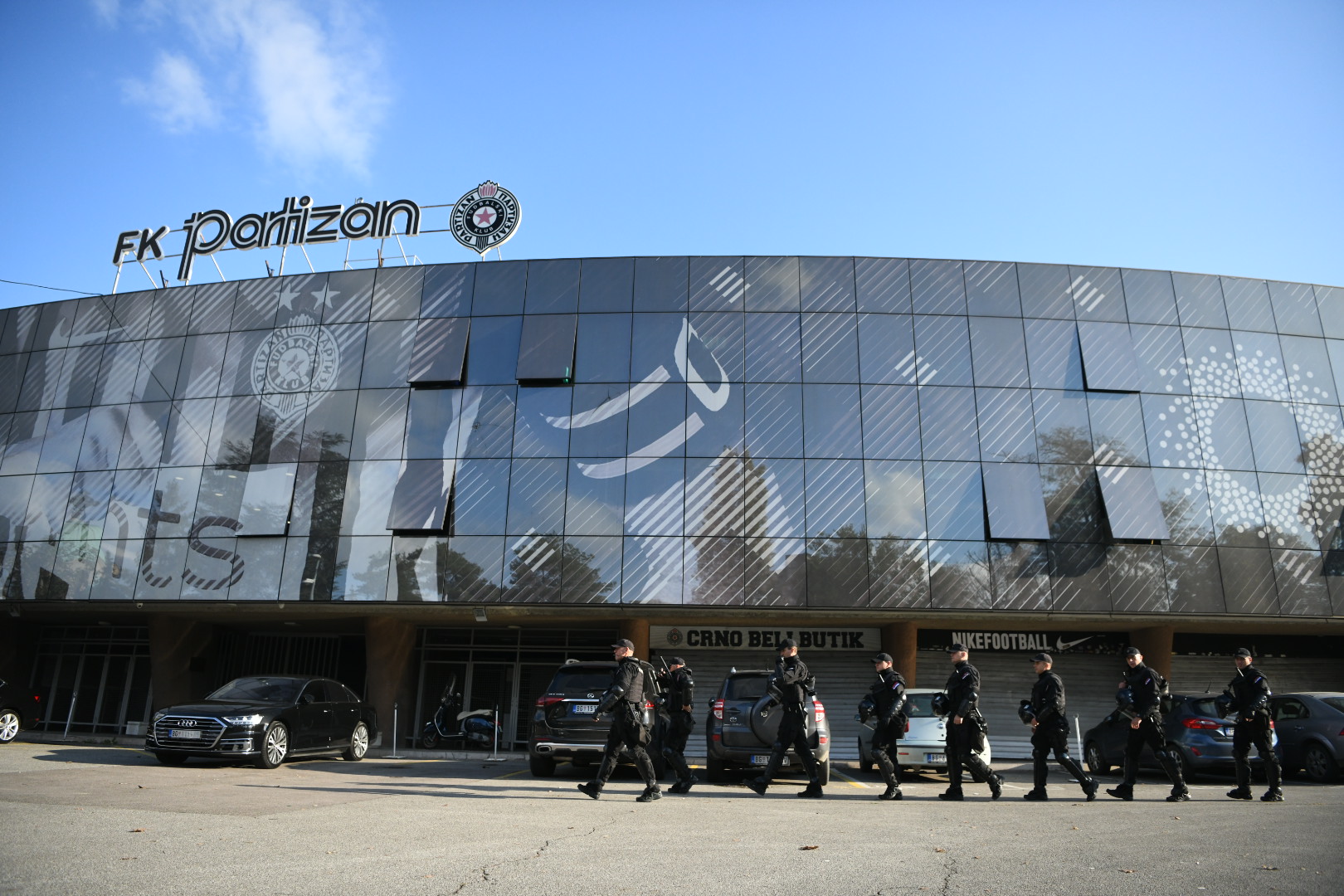 Beograd 18.10.2020. Atmosfera pred derbi koji se igra bez publike, policija, stitovi, stadion Partizan, stadion Partizana, foto Vesna Lalic Nova rs