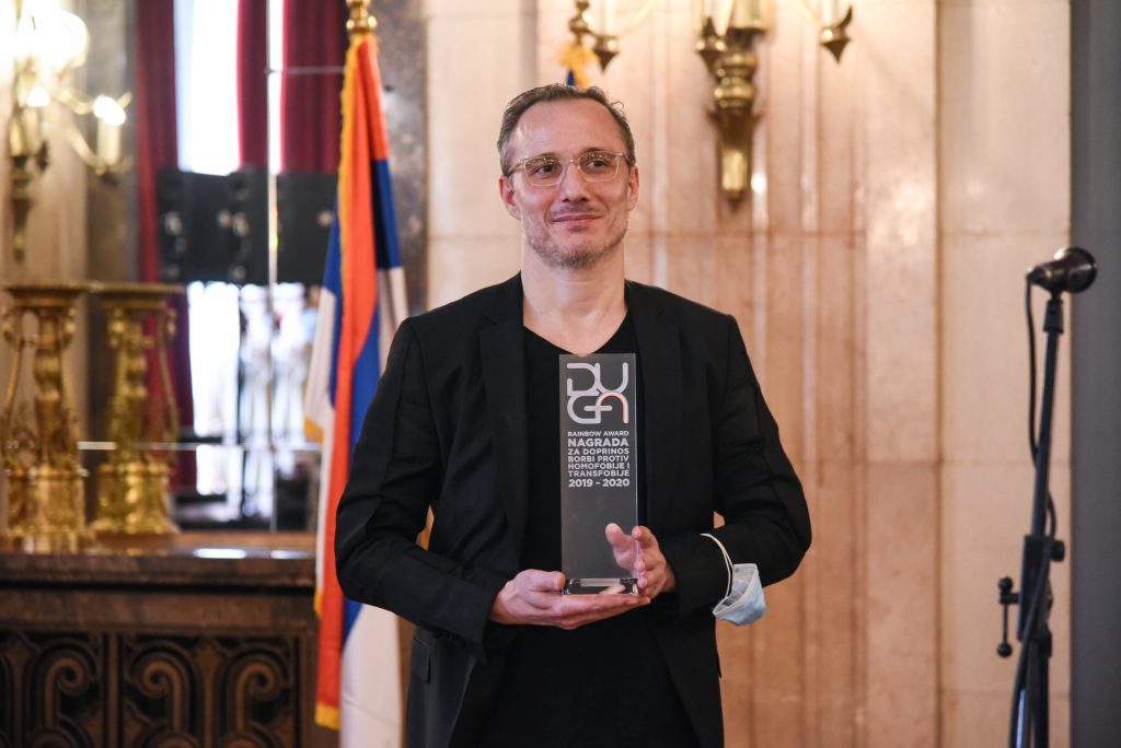 Beograd 25.06.2020. Miloš Timotijević, glumac. Duga, nagrada za doprinos borbi protiv homofobije i transfobije, Rainbow award Foto: Milica Knežević/Promo