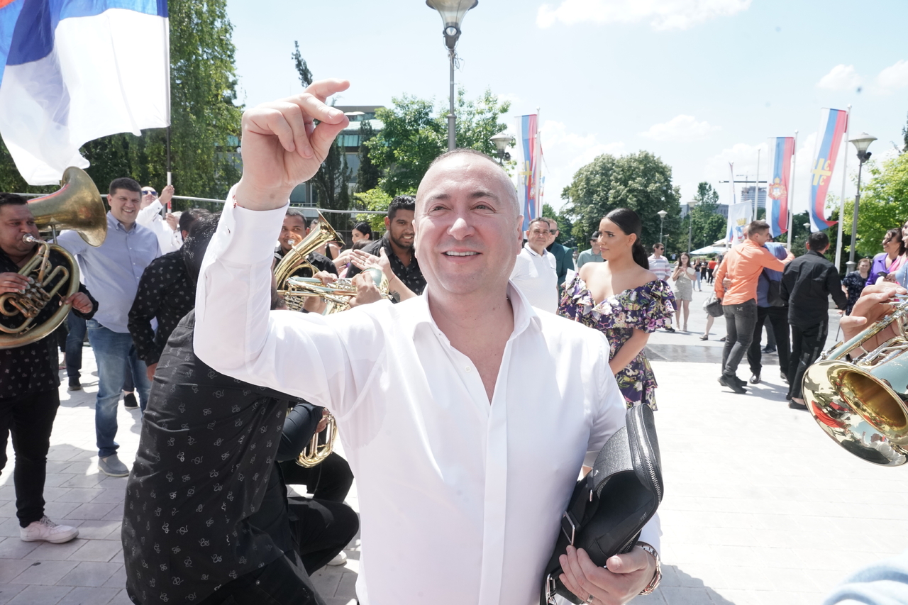 Djani_zeni_sina__394392__photo_E-Stock_Caslav_Vukojicic