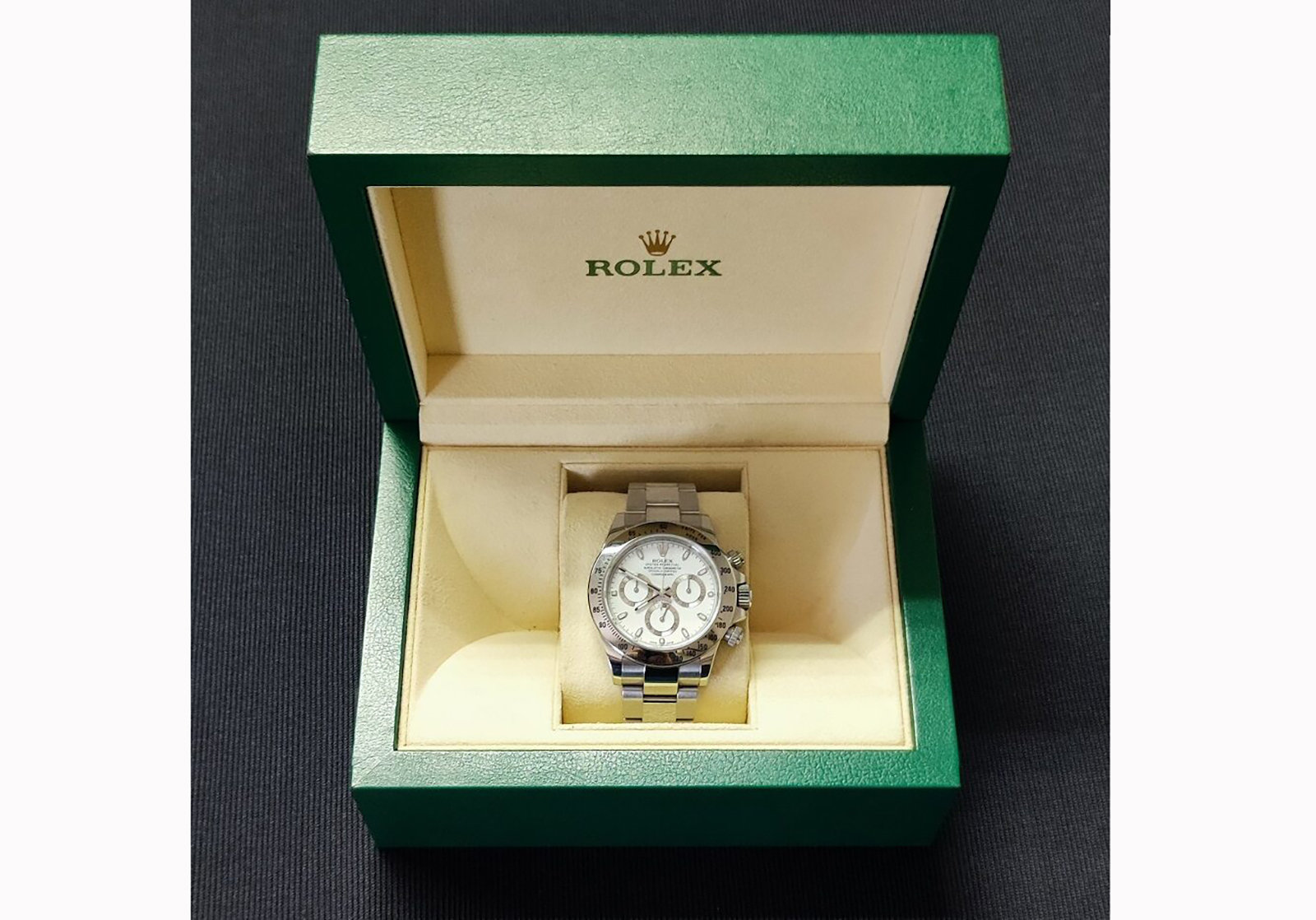 Uprava carine objavila poziv na e-licitaciju satova i nakita