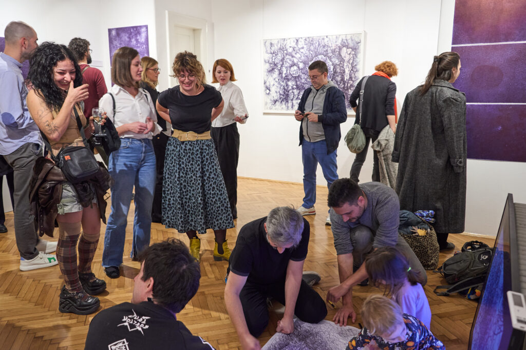 1730456111-Otvaranje-izlozbe-Automatski-crtez-povodom-stogodisnjice-nadrealizma-foto-Marija-Konjikusic-5-1024x683.jpg
