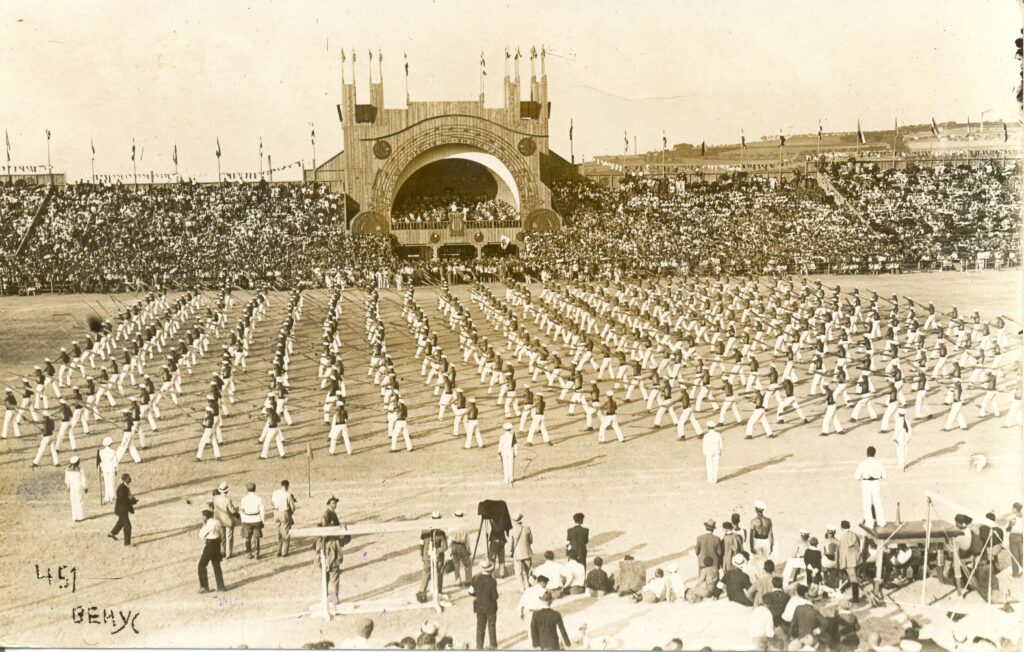 1725002457-Na-Prvom-Svesokolskom-sletu-Sokola-Kraljevine-Jugoslavije-ucestvovali-su-sokoli-i-sokolice-iz-vise-zemalja-Foto-Muzej-grada-Beograda-1024x652.jpg