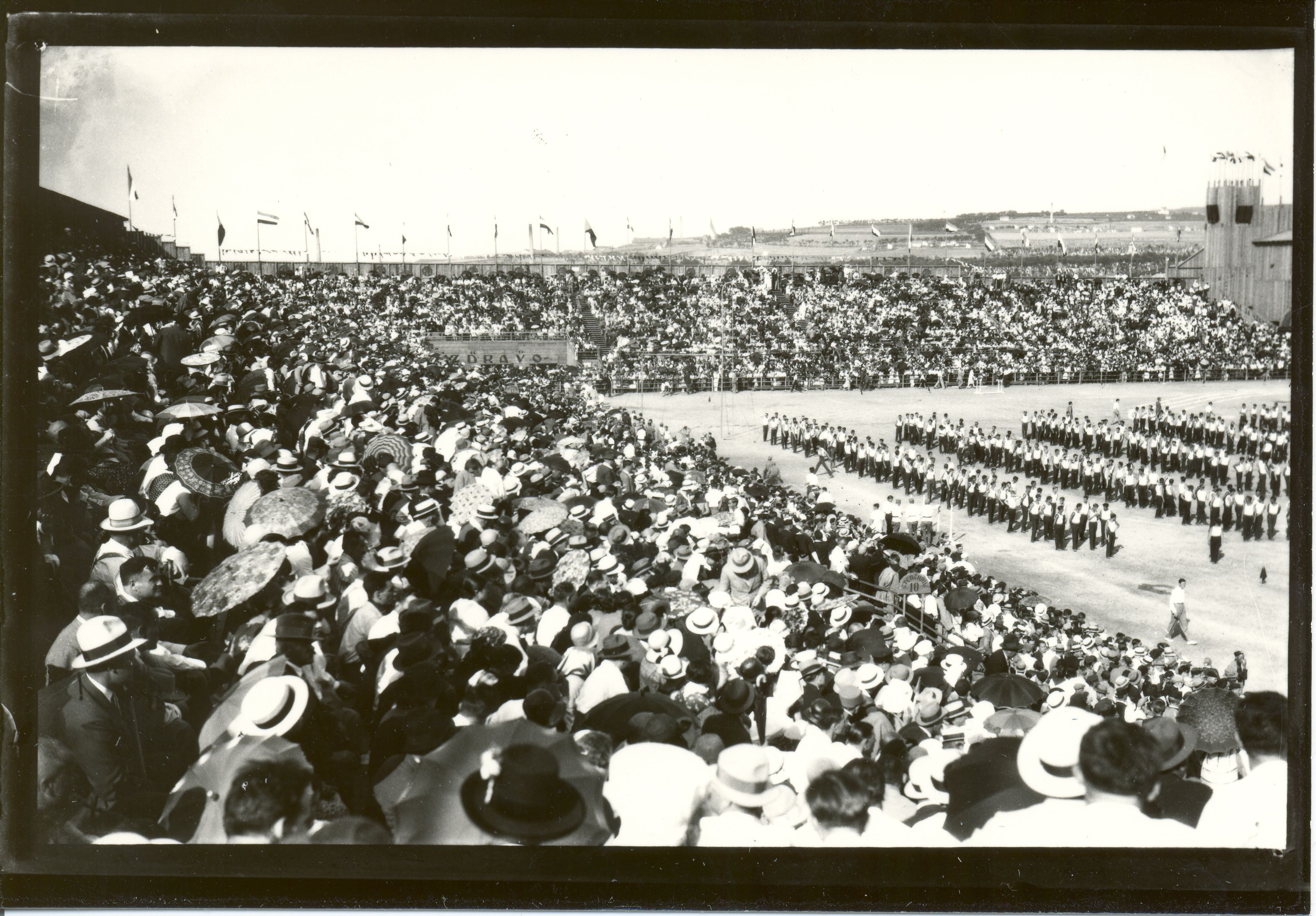 Pune tribiine stadiona koji je projektovao Momir Korunović Foto Muzej grada Beograda