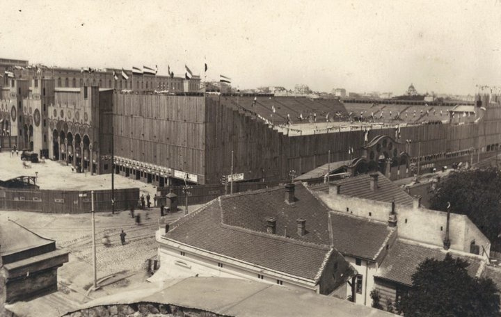 1725002456-Prvi-beogradski-stadion-za-45.000-gledalaca-podignut-je-1930.-za-dva-meseca-Foto-Muzej-grada-Beograda.jpg