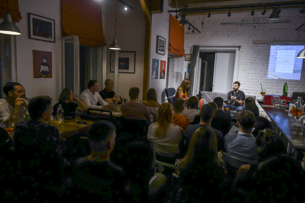 Beograd 03. septembar 2024. Promocija romana Preziveti dvadeste novinara i pisca Pera Jovovica u okviru Nedelje ponosa u Krokodil centru Foto:Goran Srdanov/Nova.rs