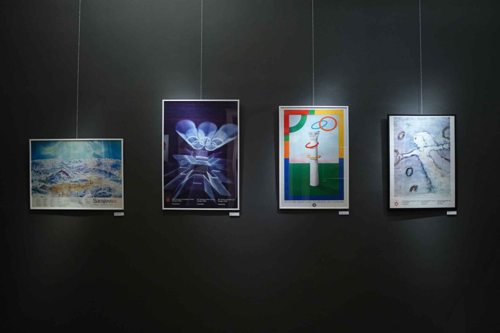 Otvorena je izložba plakata Olimpijskih igara u Sarajevu: 40 godina posle. Muzej primenjene umetnosti, MPU