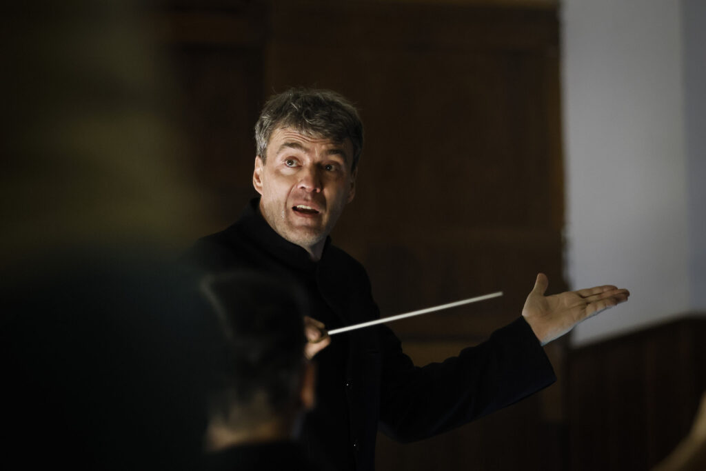 1718264715-2-Gabrijel-Felc-sef-dirigent-Beogradske-filharmonije-foto-Marko-DJokovic-1024x683.jpg