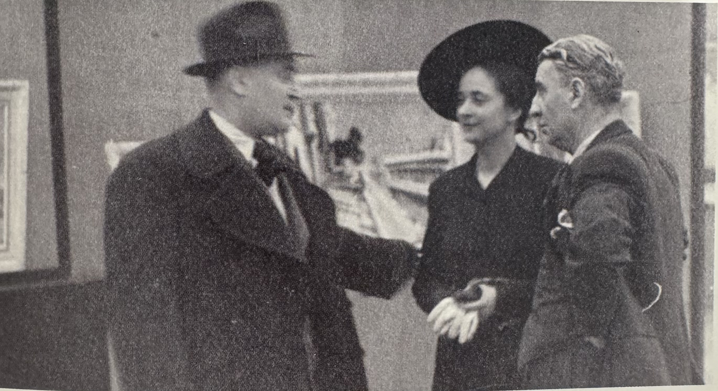 Oga i Petar Dobrović na Petrovoj izložbi u Paviljonu Cvijeta Zuzorić 1940 F oto Legat Petra Dobrovića