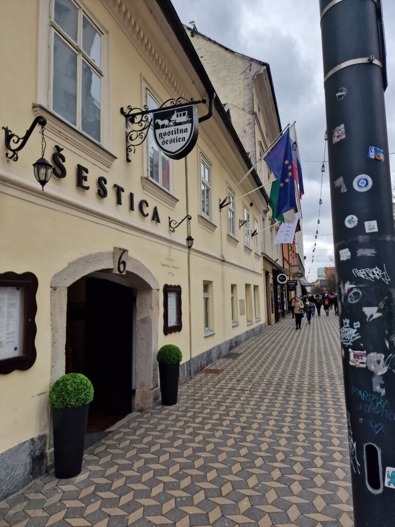 1709024807-8-Restoran-Sestica-Ljubljana-februar-2024-768x1024.jpg