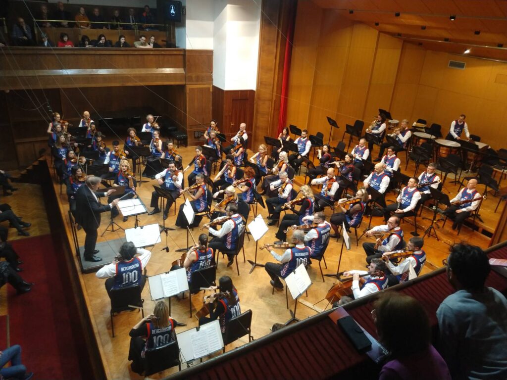 Beogradska filharmonija održala koncert na Kolarcu u dresovima reprezentacije Foto: Beogradska filharmonija