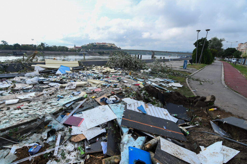 Novi Sad 22.07.2023 Posledice supercelijske oluje koja je pogodila Novi Sad foto Nenad Mihajlovic