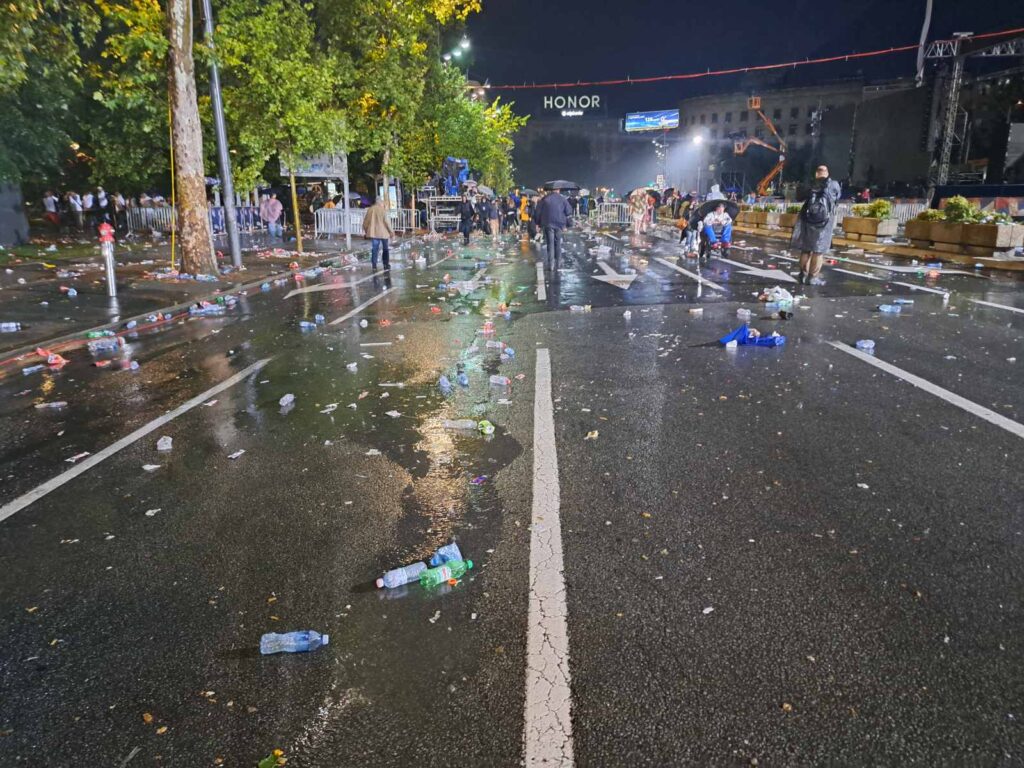 Beograd 26.05.2023. SNS, kontramiting, smeće, đubre, djubre, otpad, posle mitinga Foto: Nova.rs