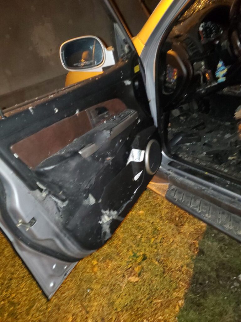 Selo Ježevica, Čačak, bačena bomba na automobil porodice Veličić Foto: Privatna arhiva